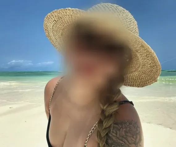 Adél, 20