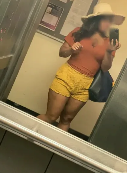 Ágota, 34