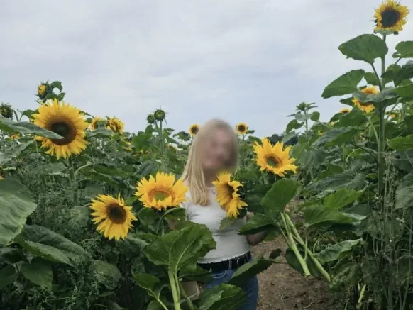 Anna, 32