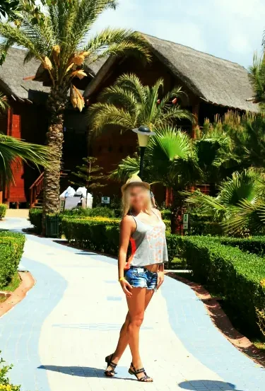 Anna, 32