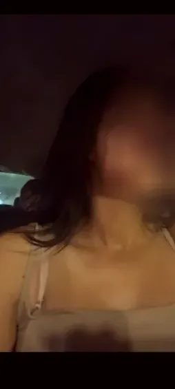 Bernadett, 27