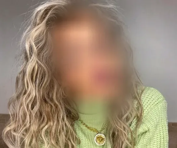 Bettina, 35