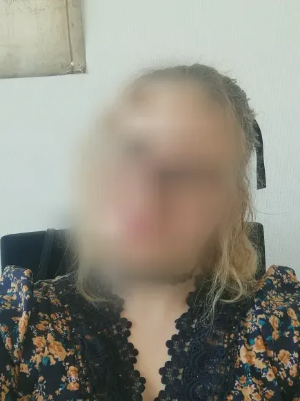 Bettina, 32