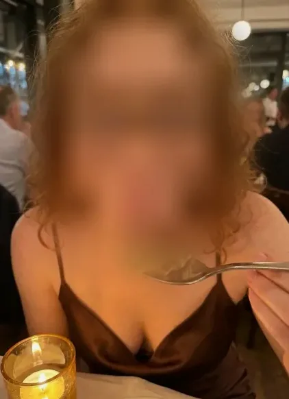 Donátella, 25