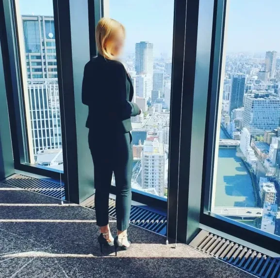 Dóra, 32