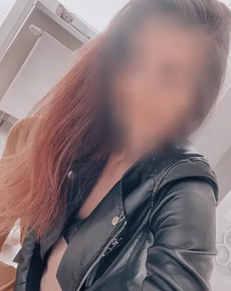 Erika, 24