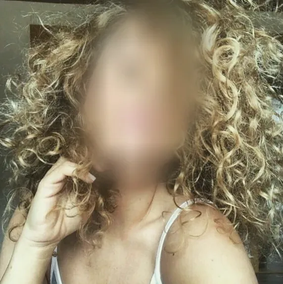 Eszter, 25