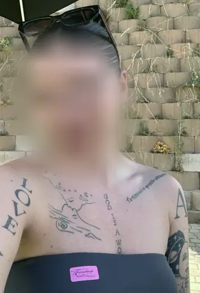 Jázmin, 29