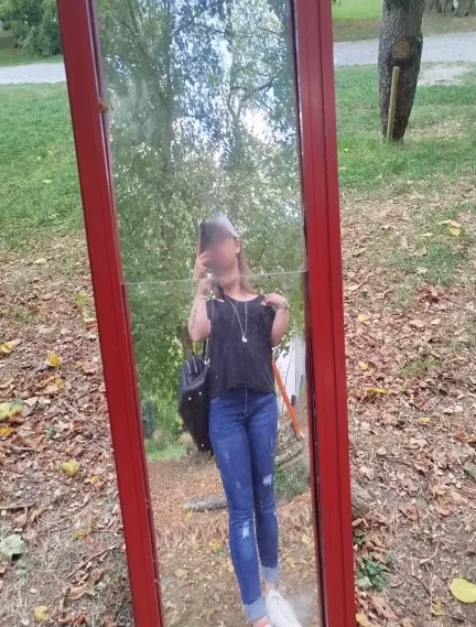 Jázmin, 27