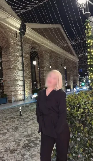 Julianna, 21