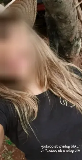 Katalin, 32