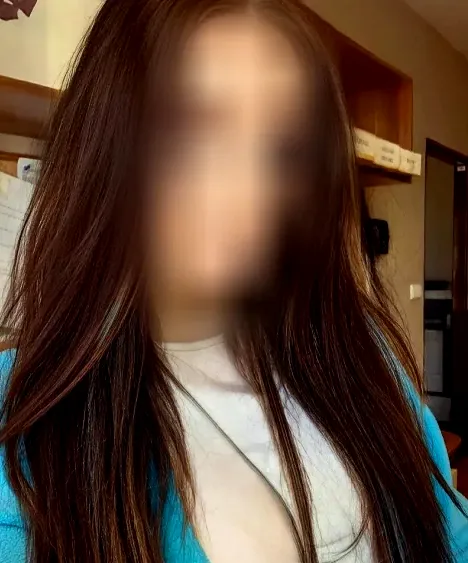 Lili, 27