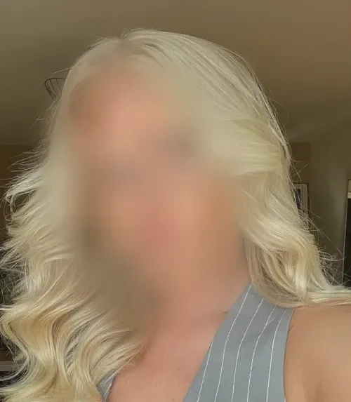 Mónika, 35