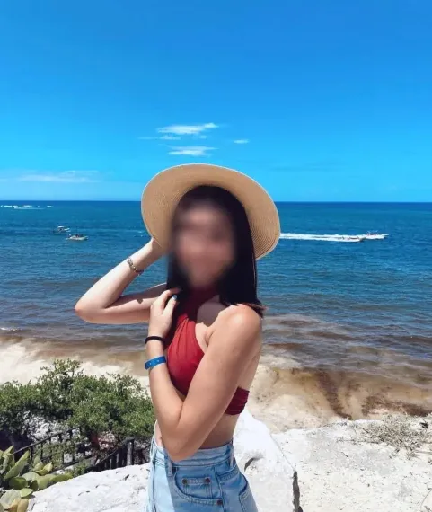Rebeka, 22