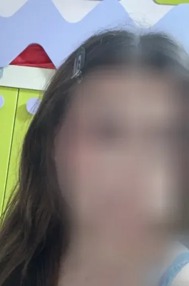 Viktória, 33