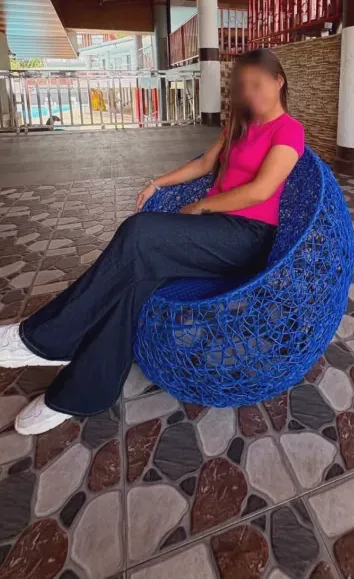 Zsanett, 36