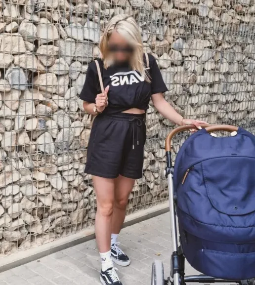 Zsuzsa, 34